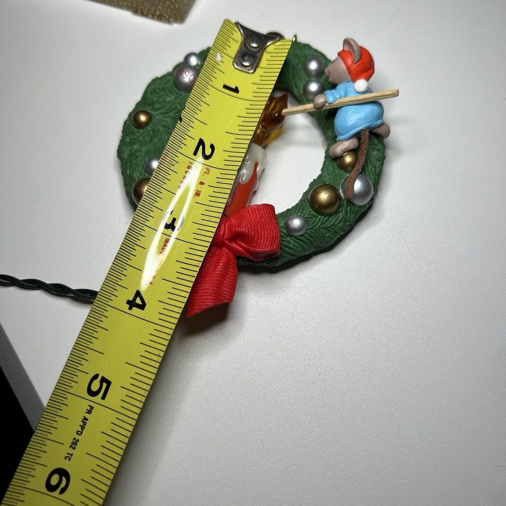 Hallmark 1990 Chris Mouse Wreath Christmas Series Magic Light Ornament - Picture 6 of 6